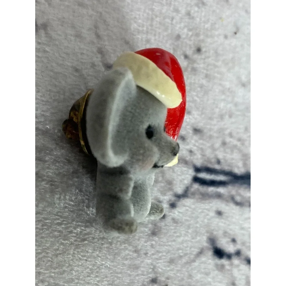Vintage Russ Flocked Gray Mouse In Santa Hat‎ Holiday Christmas Lapel Pin